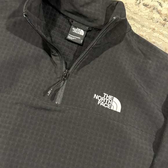 The North Face Black Half-Zip pullover - Picture 4 of 10